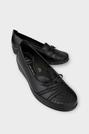 Kadın Kaydırmaz Taban Ortopedik Günlük Anne Ayakkabısı
 SİYAH