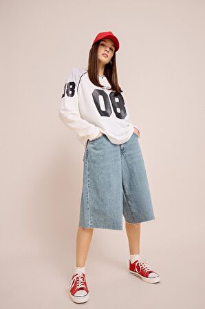 DeFacto Coool Oversize Geniş Kalıp V Yaka Baskılı Forma Kumaşı Uzun Kollu Tişört E5370AX25SMWT32