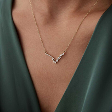 V Taşlı Tasarım Kolye