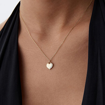 Gri Kenar Detaylı Kalp Kolye