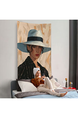 Keskin Bakışlı Güzel Kadın Duvar Örtüsü-7565
