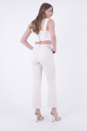 Geniş Paçalı ve Yüksek Belli Paçaları Dikişsiz Detaylı Esnek Mom Fit Kadın Kot Pantolon Natural