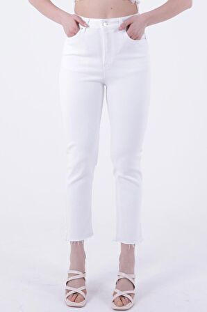 Paçaları Dikişsiz ve Yüksek Belli Cepli Astarsız Kadın Kot Pantolon Mom Fit Jean Beyaz Denim