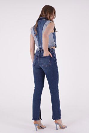 Paçaları Yırtmaç Detaylı Yüksek Belli ve Cepli Normal/Basic Jean Kadın Kot Pantolon KoyuMavi Denim 