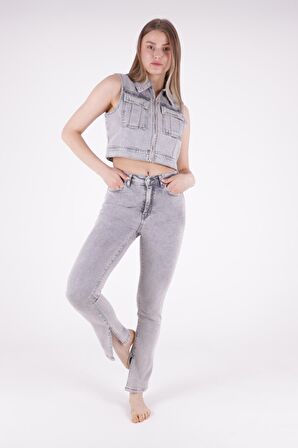 Paçaları Yırtmaç Detaylı Yüksek Belli ve Cepli Normal/Basic Jean Kadın Kot  Pantolon Açık Gri Kar 