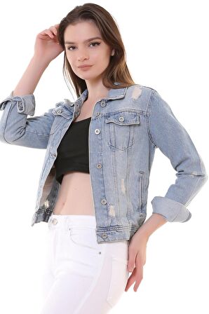 Hafif Yırtıklı Kısa Boy Cepli ve Düğmeli Kadın Kot Ceket Buz Mavisi ve TintliMavi Denim Dört Mevsim
