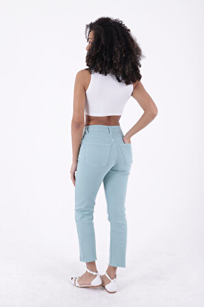 Paçaları Dikişsiz ve Yüksek Belli Cepli Astarsız Kadın Kot Pantolon Mom Fit Jean Aqua Mavi Denim