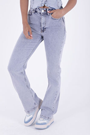 Yüksek Belli ve Cepli Boru Paçalı Relaxed Kadın Kot Pantolon Açık Mavi Jean Denim Dört Mevsim