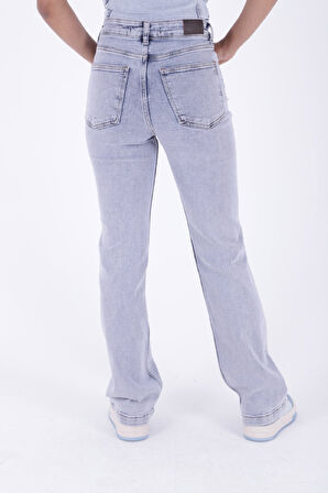 Yüksek Belli ve Cepli Boru Paçalı Relaxed Kadın Kot Pantolon Açık Mavi Jean Denim Dört Mevsim