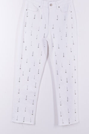 Önü Dekoratif Taş Detaylı ve Paçaları Dikişsiz Bilek Boy Mom Fit Kadın Jean Pantolon Beyaz