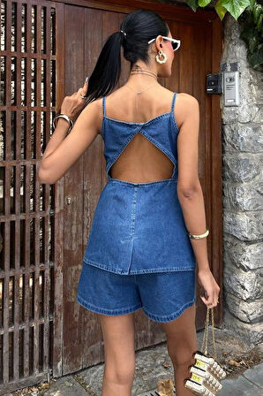Gold Aksesuarlı ve Düğmeli Sırtı Dekolte Detaylı Kadın Kısa Şortlu Kot Takım Açık Mavi Denim