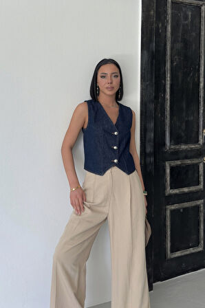 Düğmeli ve Kısa Boylu Dar Kalıplı Cepsiz Kolsuz Kadın Kot Yelek Slaplı Lacivert Denim