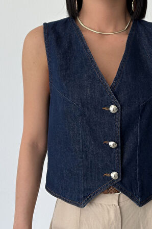 Düğmeli ve Kısa Boylu Dar Kalıplı Cepsiz Kolsuz Kadın Kot Yelek Slaplı Lacivert Denim