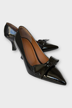 Kadın Fiyonk Tokalı Sivri Burun Topuklu Ayakkabı SİYAH