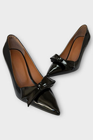 Kadın Fiyonk Tokalı Sivri Burun Topuklu Ayakkabı SİYAH