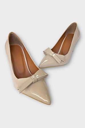 Kadın Fiyonk Tokalı Sivri Burun Topuklu Ayakkabı BEJ