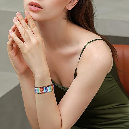 Valkyrie El Yapımı Renkli Doğal Taş Bileklik – Çiçek Motifli Düğme, Ayarlanabilir Deri Örgü Tasarım