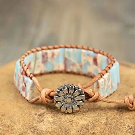 Valkyrie Doğal Amazonit Taşı Bileklik – El Yapımı Ayarlanabilir Deri Tasarım Papatya Düğmeli