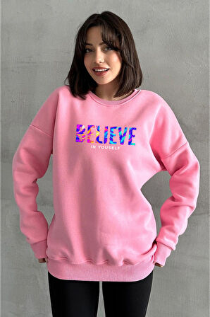 Kadın Pembe Renkli Believe Baskılı Oversize Bisiklet Yaka Sweatshirt