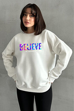 Kadın Krem Renkli Believe Baskılı Oversize Bisiklet Yaka Sweatshirt