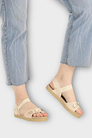 Kadın Tek Bant Aksesuarlı  Bilek Lastik Detaylı Sandalet BEJ