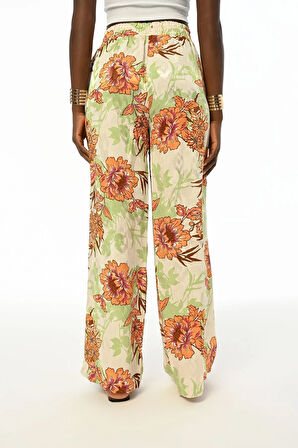 KADIN ÇİÇEK DESENLİ RAHAT KALIP BELİ LASTİKLİ BOL PAÇA PANTOLON