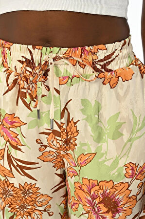 KADIN ÇİÇEK DESENLİ RAHAT KALIP BELİ LASTİKLİ BOL PAÇA PANTOLON