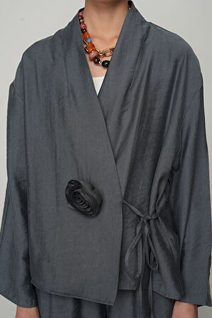 Kadın Gül Detaylı Yandan Bağlamalı Düz Renk Kimono-Ceket