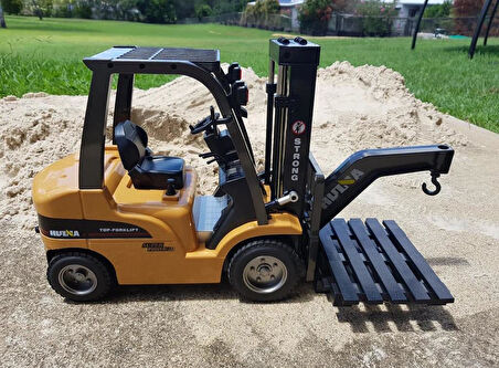 HUINA 1577 1/10 Yüksek Kalite RC Model Forklift Vinç Uzaktan Kumandalı Metal İş Makinası - 2.4G 8 Kanal Full Fonksiyon Sesli ve Işıklı