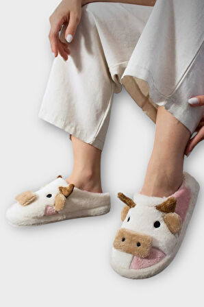 İnek Figürlü Nakışlı Kaydırmaz Taban Kışlık Unisex Ev Terliği BEYAZ - PUDRA