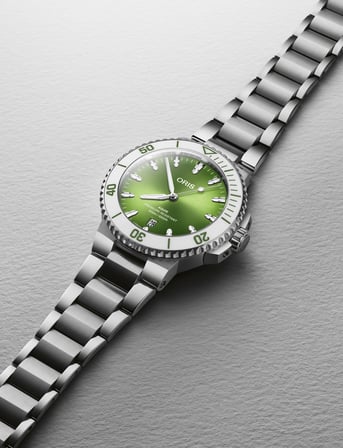 Oris Aquis Date Taste of Summer 01 733 7787 4137-07 8 22 04PEB