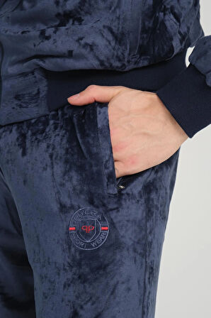 Erkek Lacivert Kadife Kumaş Fermuarlı Dik Yaka Uzun Kol Arma Detaylı Eşofman Takımı - 7617