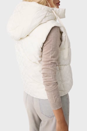 Guess Daisy Logolu Regular Fit Kapüşonlu Yaka Şişme Yelek Kadın YELEK W6BL53 W4182 G012 BEYAZ