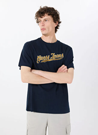 Guess Jeans Bisiklet Yaka Desenli Lacivert Erkek T-Shirt M5GI54K8FQ4A71W GJ SS CN REG 1981