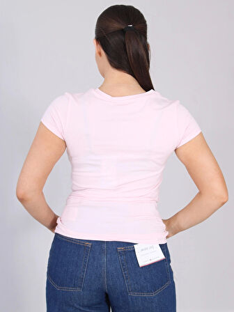 Guess Kadın Bej Ombré Triangle Logolu Tişört
