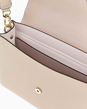 Guess Emiliya Çapraz Çıkarılabilir Askılı Çanta