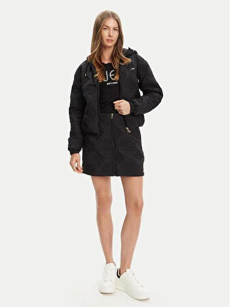 Guess Tamamı Logolu Dolgulu Kadın Ceket V5YL03WHEB2