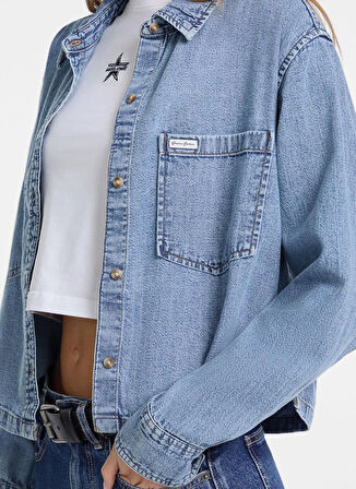 Guess Jeans Standart Gömlek Yaka Eskitme Mavi Kadın Gömlek Guess Jeans Kadın Denim Gömlek