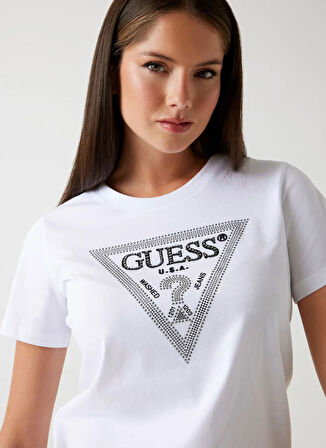 Guess Yuvarlak Yaka Baskılı Beyaz Kadın T-Shirt Krystal Kadın Regular Fit T-Shirt