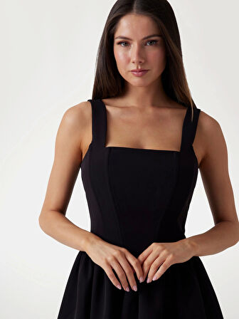 Guess Kadın Siyah Fit and  flare kısa elbise