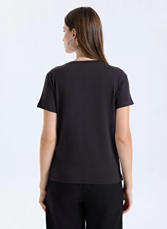 Guess Yuvarlak Yaka Baskılı Kahve Kadın T-Shirt Krystal Kadın Regular Fit T-Shirt