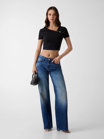 Guess Kısa Kollu Karole Asimetrik Yaka Crop Kadın Siyah Bluz W6YP33K4383-JBLK