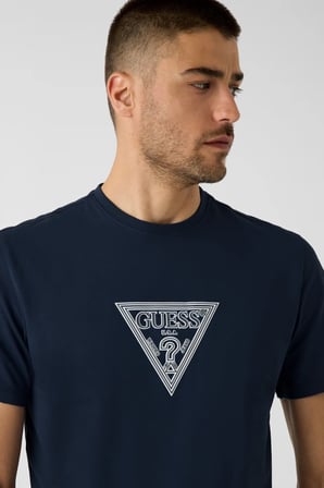 Guess Bisiklet Yaka Kısa Kollu Orta Üçgen HD Baskılı Erkek Lacivert T-shirt M6YI40K4226-G7V2