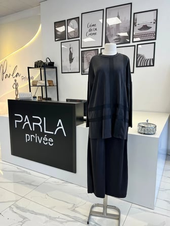 Nurcan Çetin Şerit ve Fermuar Detaylı Pantolon Takım