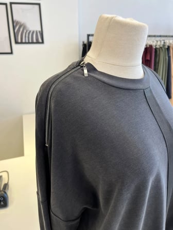 Nurcan Çetin Şerit ve Fermuar Detaylı Pantolon Takım