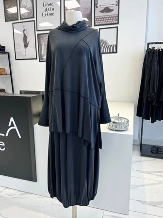 Nurcan Çetin Degaje Yaka Asimetrik Etek Takım