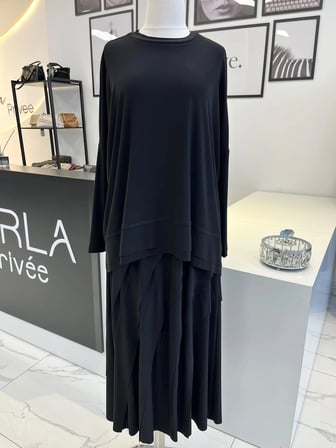 Nurcan Çetin Fırfır Detaylı Siyah Etek Takım
