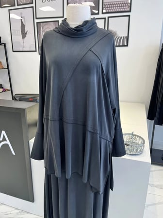 Nurcan Çetin Degaje Yaka Asimetrik Etek Takım