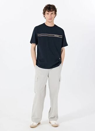 Guess Jeans Bisiklet Yaka Desenli Lacivert Erkek T-Shirt M5RI78KCPQ1A71W GJ SS CN REG CHEST