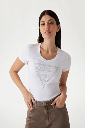 Guess Kadın Parlak Üçgen Logolu Beyaz T-Shirt